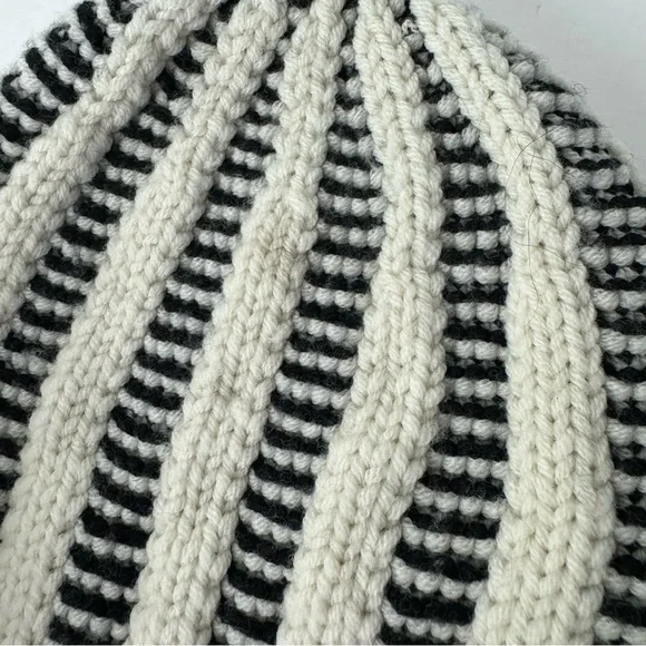 Lululemon Keepin’ It Cozy Torque Wool Hat/Beanie Ivory and Black - Picture 7 of 11
